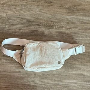 lululemon athletica Lululemon Everywhere Belt Bag - White/Creme